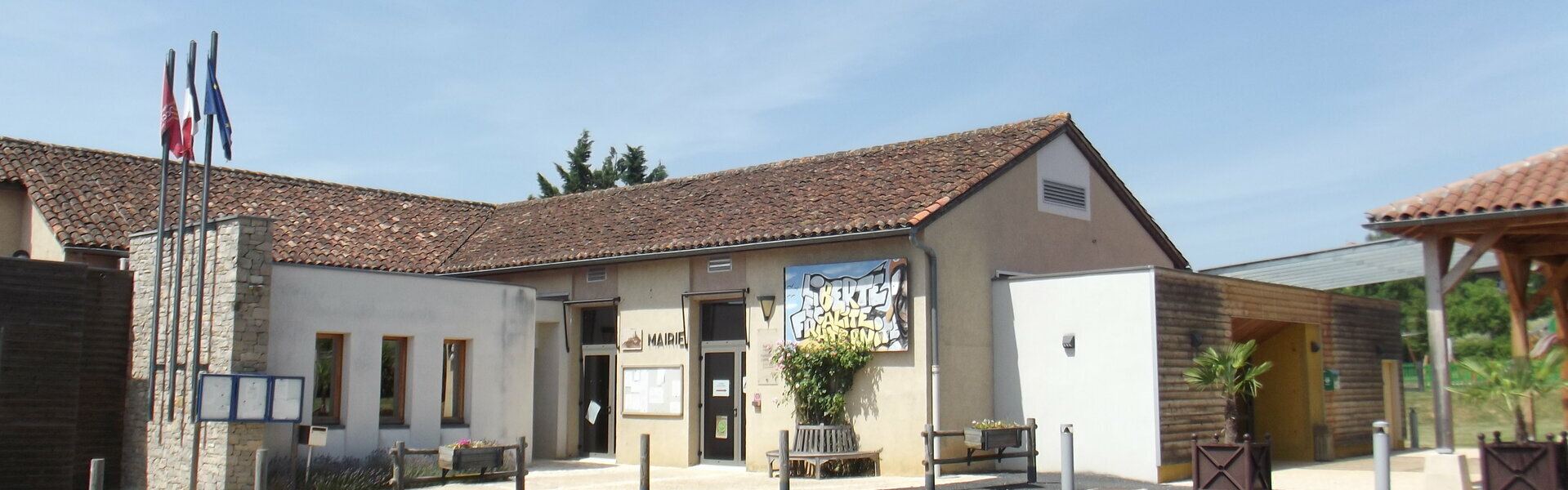 Mairie Commune Château Saint-Laurent-les-Tours Lot Vallée Dordogne